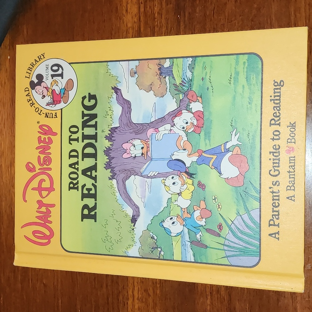 ✨ Vinatge Walt Disney's Road to Reading by Disney  (Hardcover
